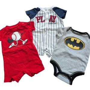 Bundle (3) Baby's Newborn Bodysuit Onesie One-piece Nike Baseball Batman EUC